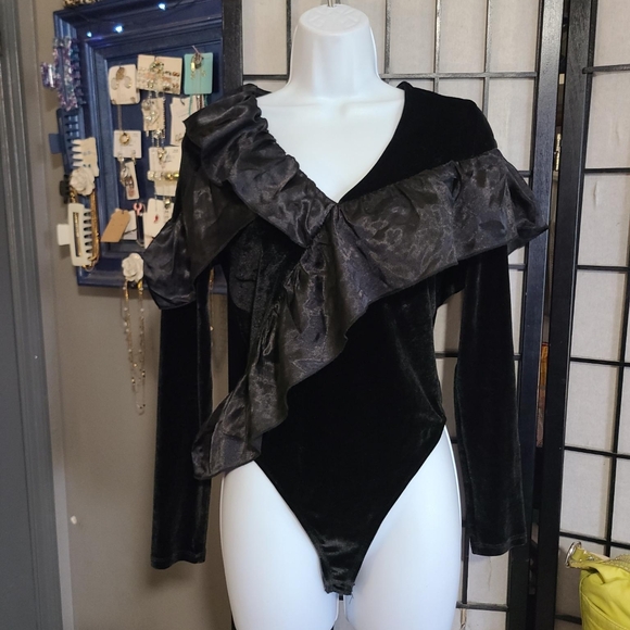 RIVER ISLAND Black Velvet Bodysuit 6 - Picture 2 of 15